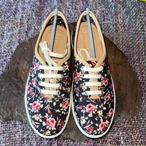 Women’s floral tennis shoes